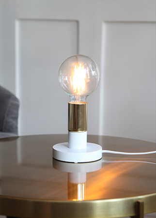 Duo Lampfot i trä med mässingsfärgad lamphållare E27