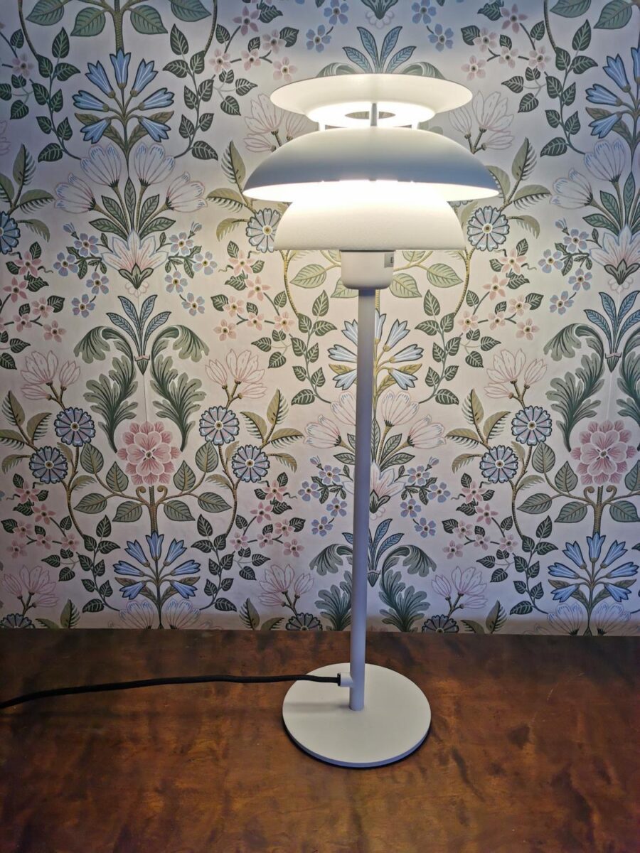Bordslampa Flora Vit 55 cm - Eklunds Metall