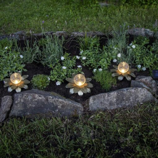 Lilly Solar Garden Light