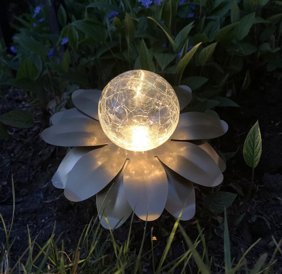 Lilly Solar Garden Light