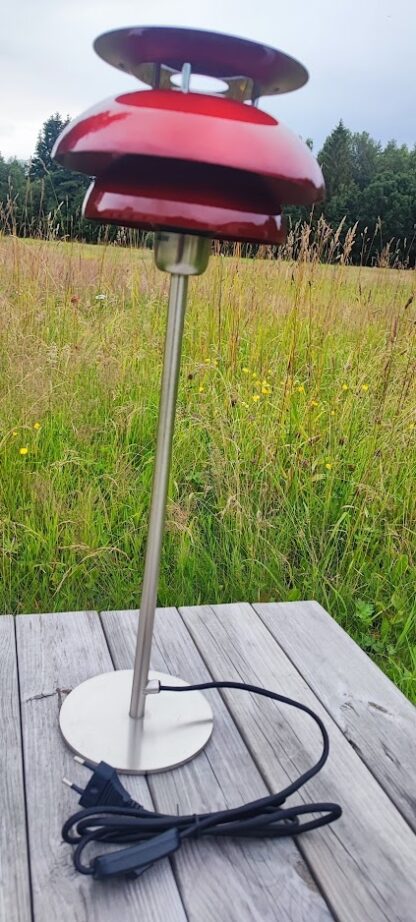 Bordslampa Flora Chiliröd 55 cm - Eklunds Metall
