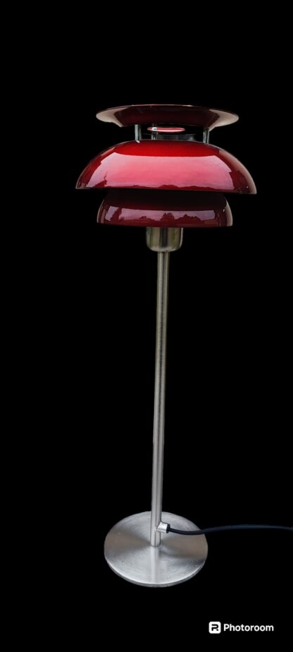 Bordslampa Flora Chiliröd 55 cm - Eklunds Metall